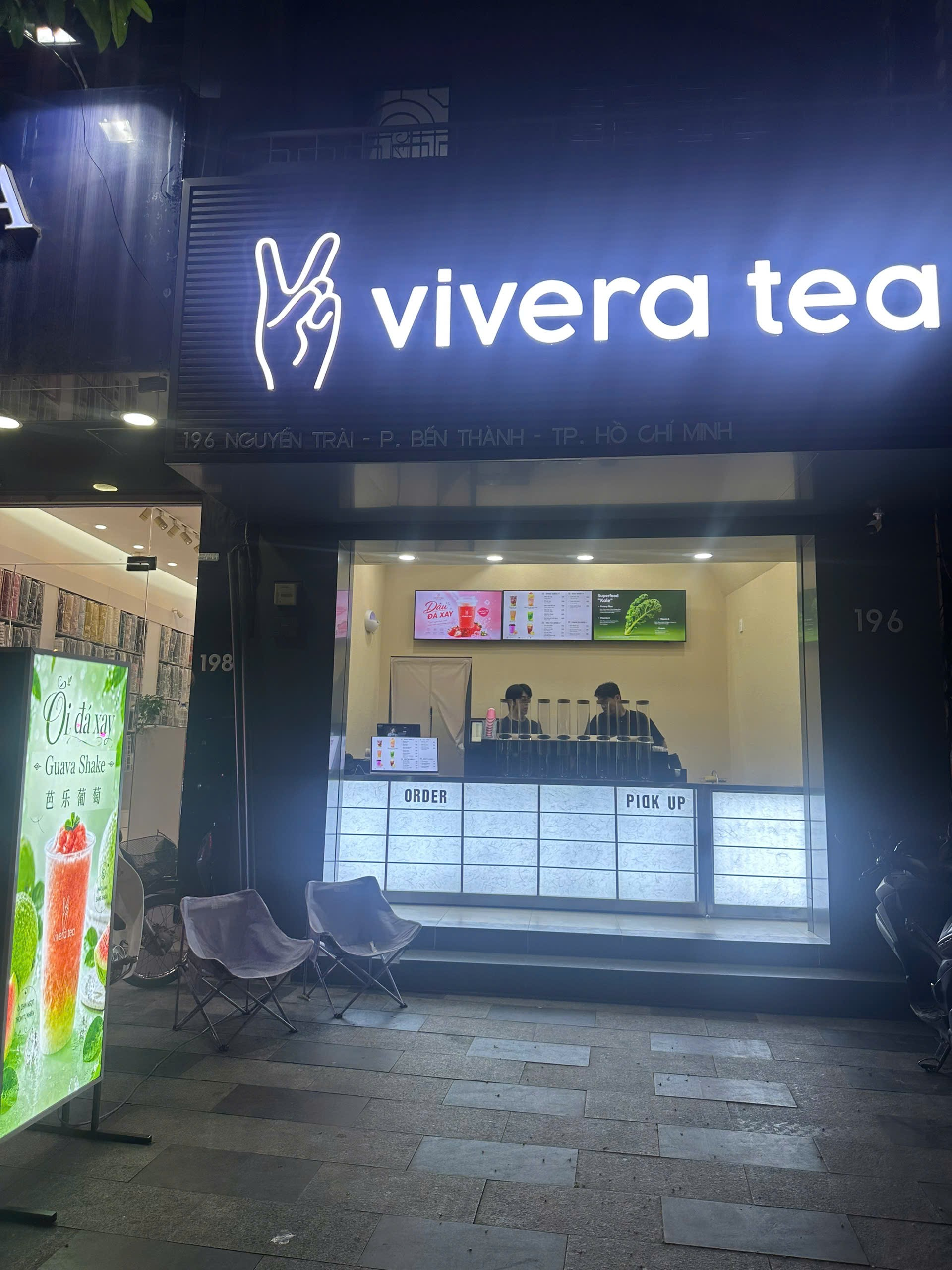 호치민 1군 Nguyễn Trãi Vivera Tea 외관과 밝은 간판
